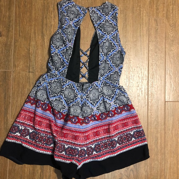 ❌ SOLD Open back romper - Picture 2 of 2